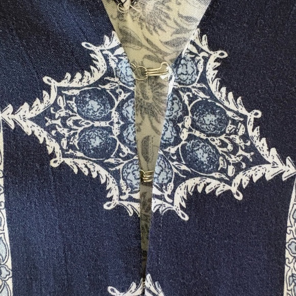 Lulus Ivory and Navy Blue Floral Print Romper Women's Size Medium Fair Condition - Picture 7 of 16